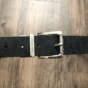 ‼️ SOLD ‼️ Michael Kors Signature Reversible Belt